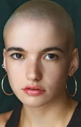 Миа Артемис